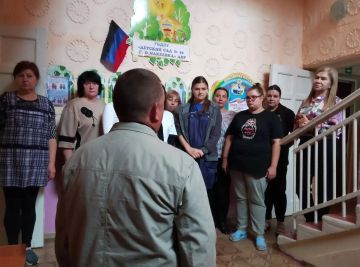 Сегодня, 22 сентября в Червоногвардейском районе первый заместитель руководителя Управы Червоногвардейского внутригородского района Администрации городского округа Макеевка Антон Гринзовский провел встречу с трудовым...