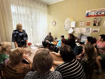 29 сентября депутат Макеевского городского совета Донецкой Народной Республики Оксана Бевцык провела встречу с жителями в помещении детского сада № 135 (ул