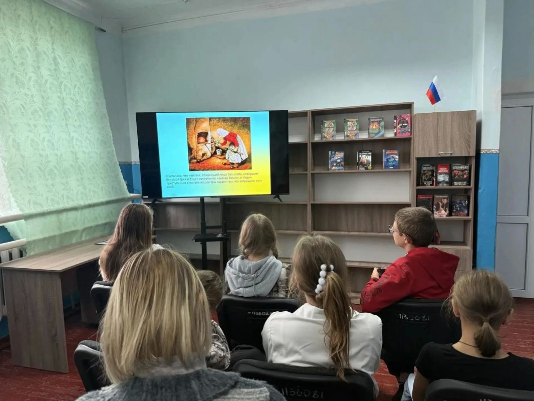 В Центре культуры и досуга посёлка Криничная прошёл информационный час «Хлеб — символ жизни»