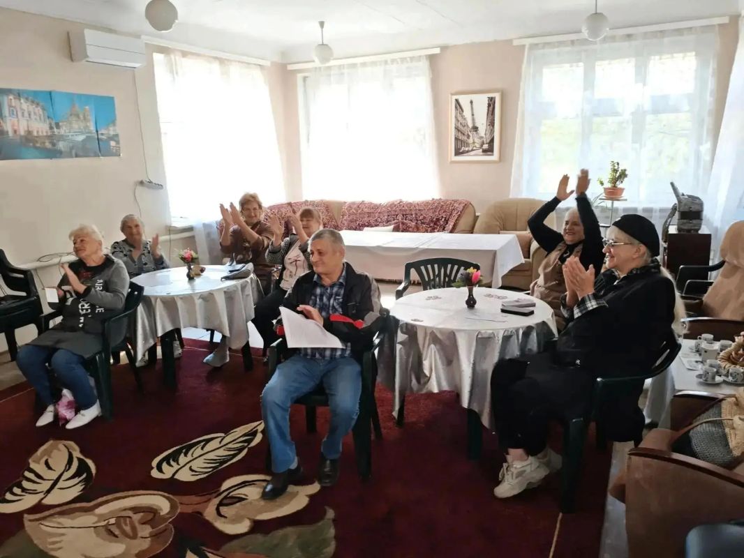 В Центре социального обслуживания Центрально-Городского района Макеевки прошло мероприятие «Назад в СССР»