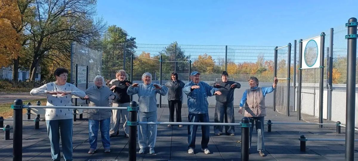 В Макеевке прошли занятия по адаптивной физкультуре для старшего поколения