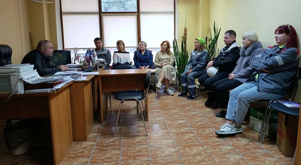 По инициативе Главы Республики Дениса Пушилина, сегодня, 19 октября, депутат Макеевского городского совета Александр Морозов провел встречу с трудовым коллективом филиала № 4 «Макеевкокс» ООО «Южный горно-металлургический...